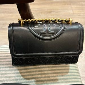 Tory Burch SMALL FLEMING CONVERTIBLE SHOULDER BAG
$498 new